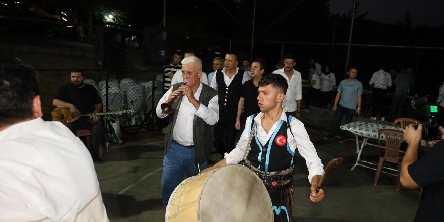 vezirkopru-kunduz-guresleri-agasi-halil-ibrahim-cicekten-birlik-ve-beraberlik-yemegi9.jpg