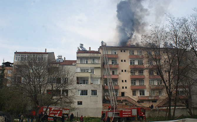 vezirköprüde çatı yangını korkuttu