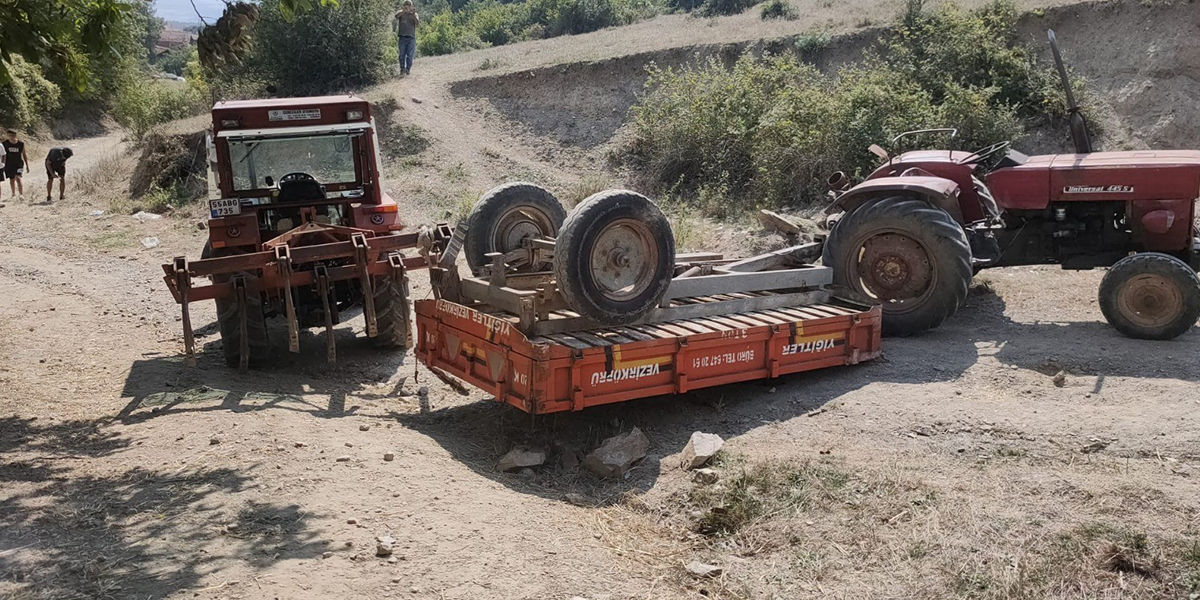 vezirkoprude-traktor-romorku-devrildi-1-olu-7-yarali-1.jpg