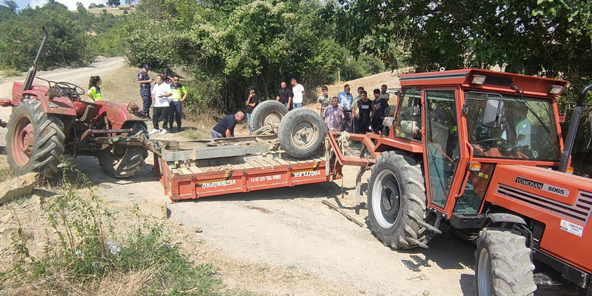 vezirkoprude-traktor-romorku-devrildi-1-olu-7-yarali-4.jpg