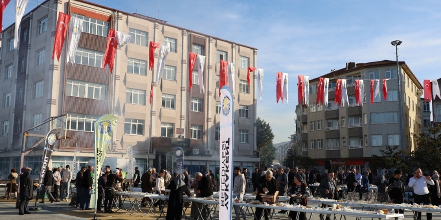 yakakent-hamsi-festivali-rekor-katilimla-renkli-goruntulere-sahne-oldu-6.jpg