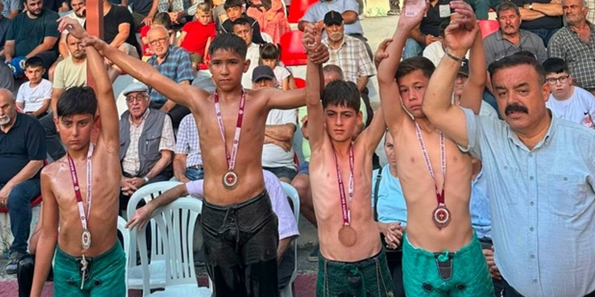 Yakakentli güreşçiler Dikmen’de kürsü yaptı