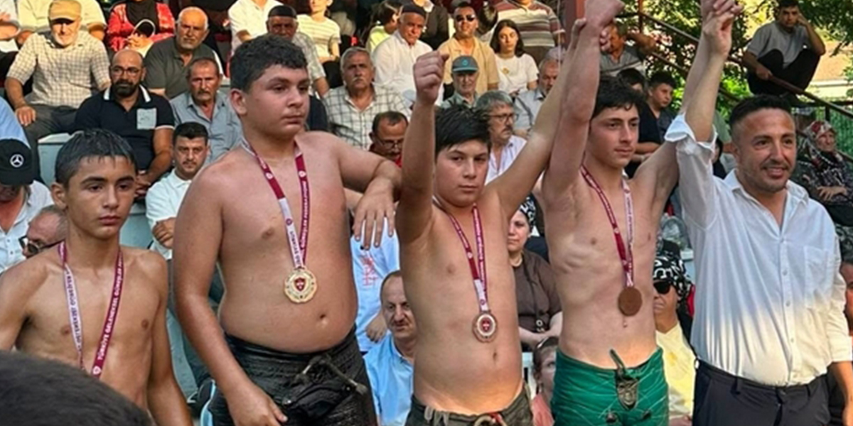 Yakakentli güreşçiler Dikmen’de kürsü yaptı