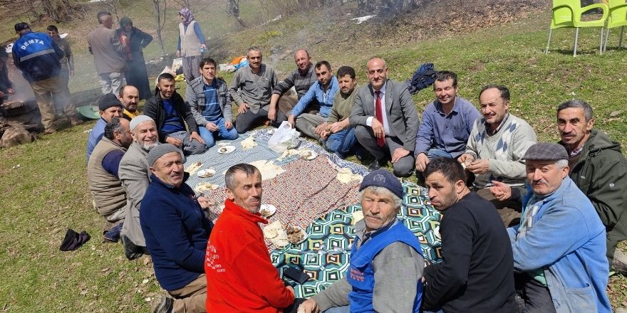 yakakentte-belediye-ve-mahalle-halki-el-ele-su-hatti-dosendi-2.jpg