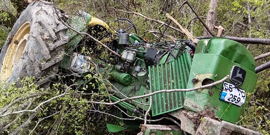 yakakentte-traktor-ucuruma-yuvarlandi-surucu-yaralandi.jpg
