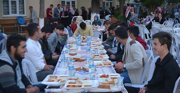 yavuz-sultan-selim-camiinden-iftar-yemegi--3.jpg