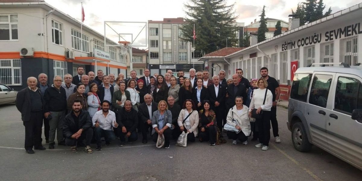 yeni-parti-alacamda-sandik-kuruldu-fuat-canbaz-baskan-secildi.jpg