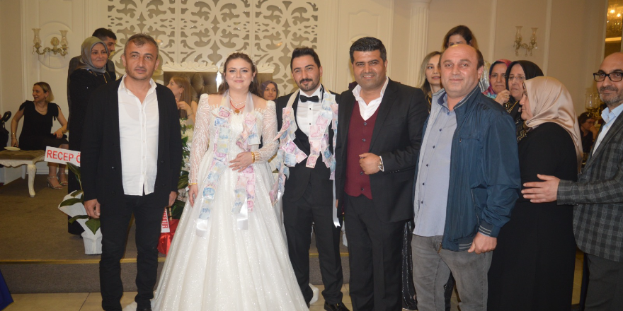 yildiz-evren-demir-mutluluk-dolu-yillara-yelken-actilar-028.png