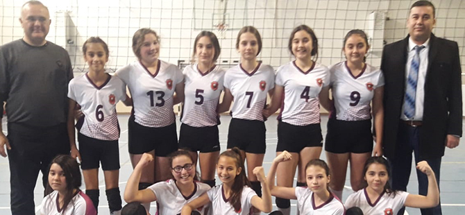 yildiz-kizlar-voleybol-sampiyonu-fatih-ortaokulu-oldu-1.jpg