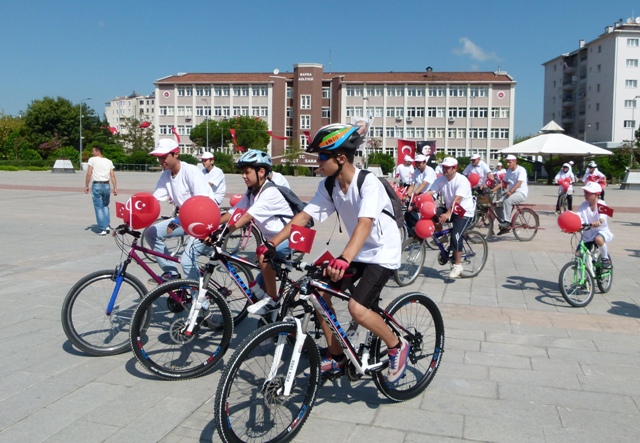 zafer-bayrami-pedallar-cevrildi5.jpg