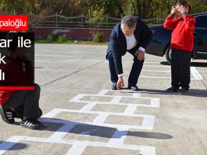 Başkan Topaloğlu Çocuklarla seksek oynadı